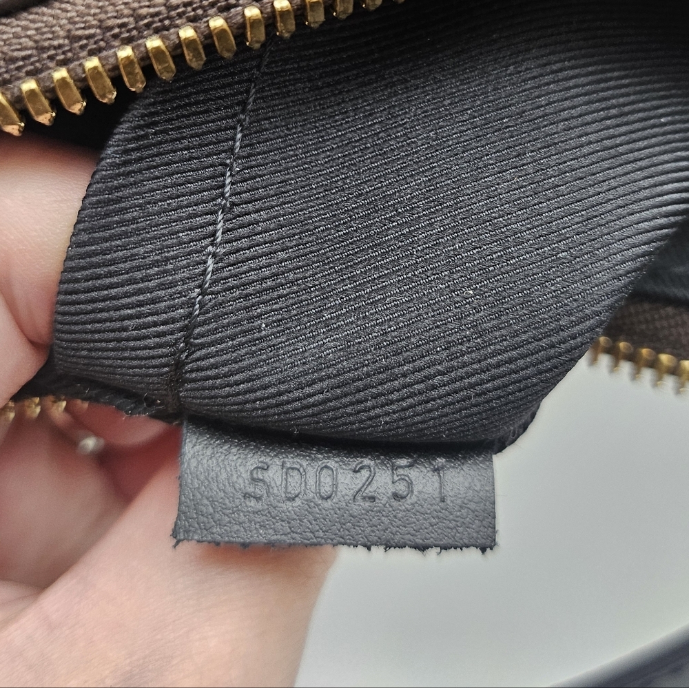 Excellent condition authentic Louis Vuitton Odeon PM monogram with back leather - Picture 4 of 17